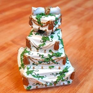 Enesco Cake Graduation